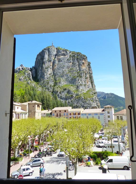 Hotel Du Levant Castellane Bagian luar foto