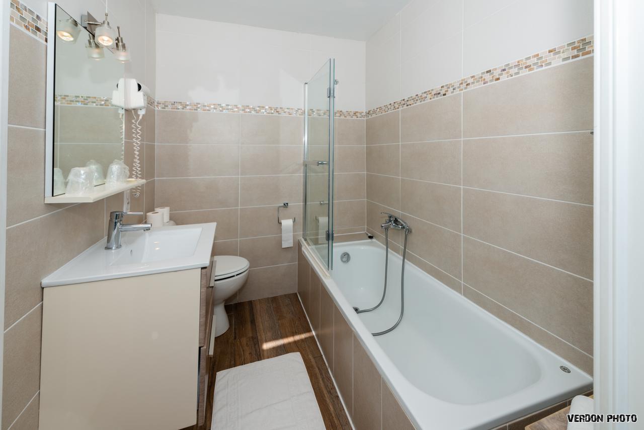 Hotel Du Levant Castellane Bagian luar foto