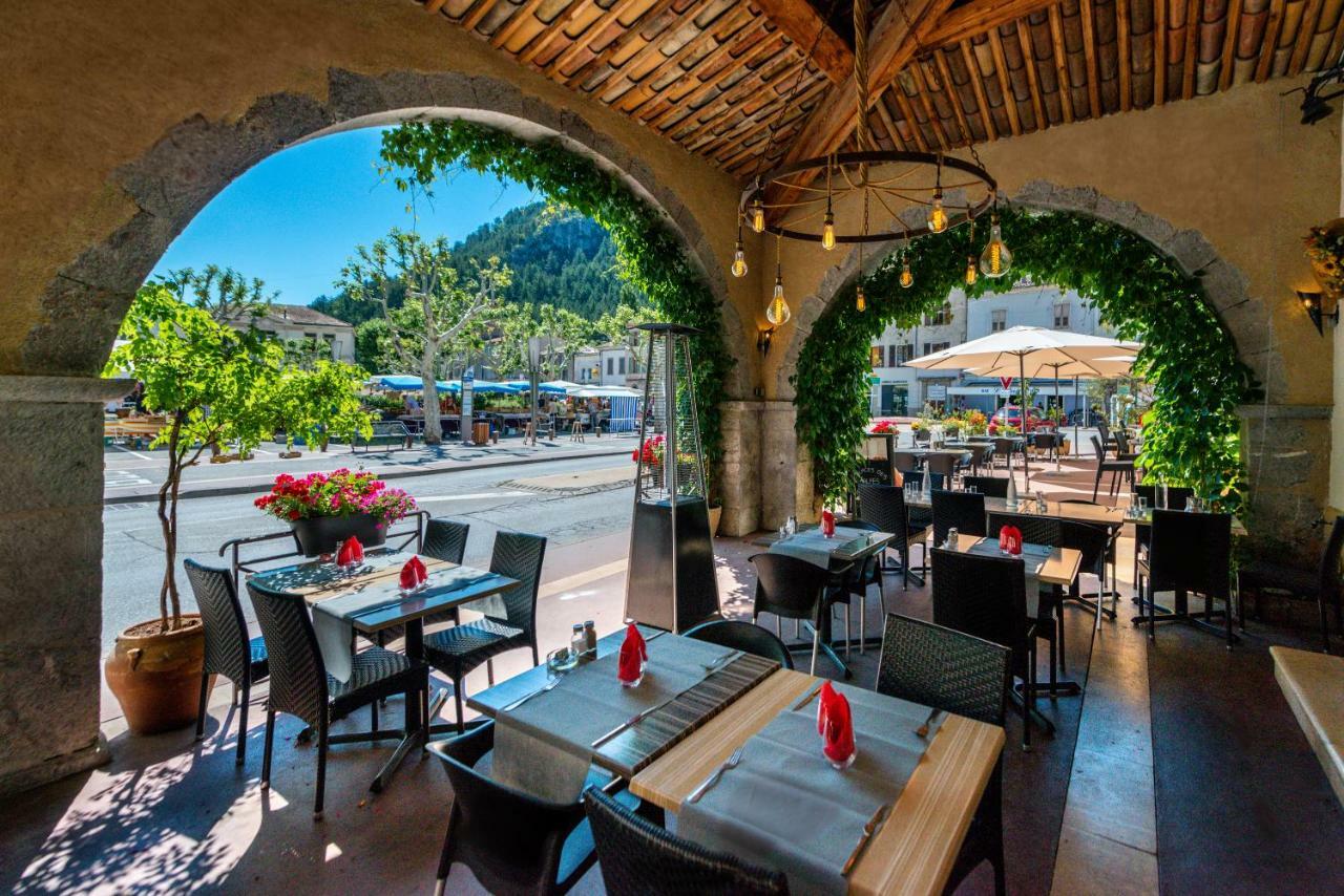 Hotel Du Levant Castellane Bagian luar foto
